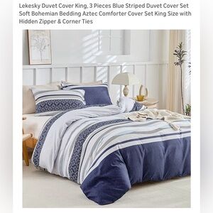 Like New, Navy and White 3-Piece King Size Duvet Cover & Pillowcase Set